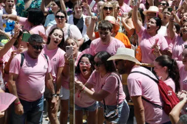 Ambiente en el cohete anunciador de las Fiestas de Dénia 2024 25