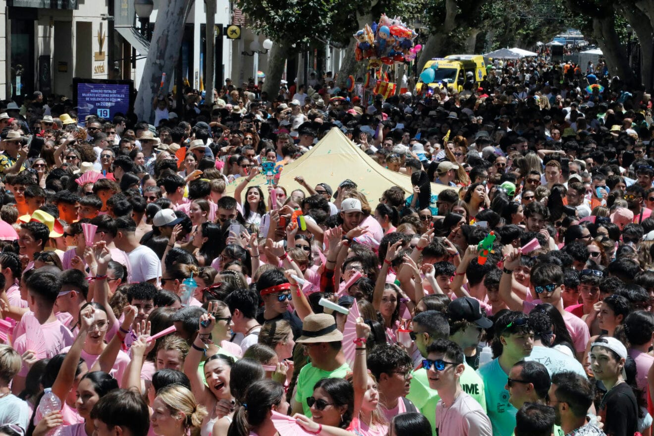 Ambiente en el cohete anunciador de las Fiestas de Dénia 2024 42