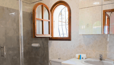 Baño completo con todas las comodidades