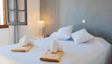 Cómoda cama para descansar tras un largo día de vacaciones