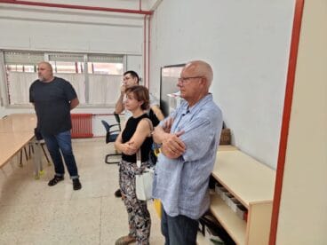 Concejales del PSPV y Vox en la reunión con los docentes y padres del Raquel Payà