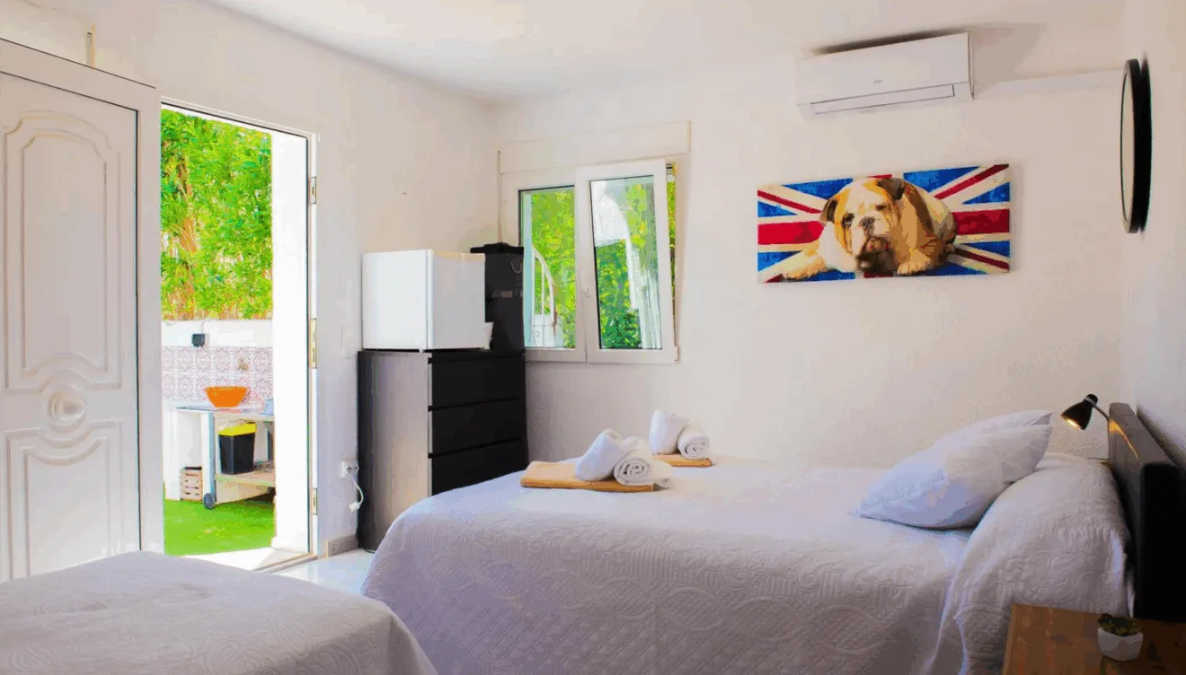 Descansa en esta habitación climatizada