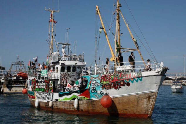 el handala llega al puerto de denia 10
