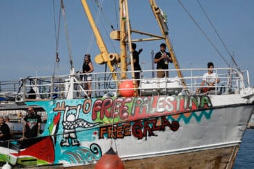 El Handala llega al puerto de Dénia 12