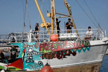 El Handala llega al puerto de Dénia 12