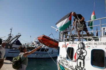 El Handala llega al puerto de Dénia 24