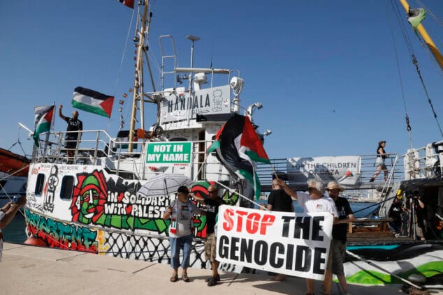 el handala llega al puerto de denia 30