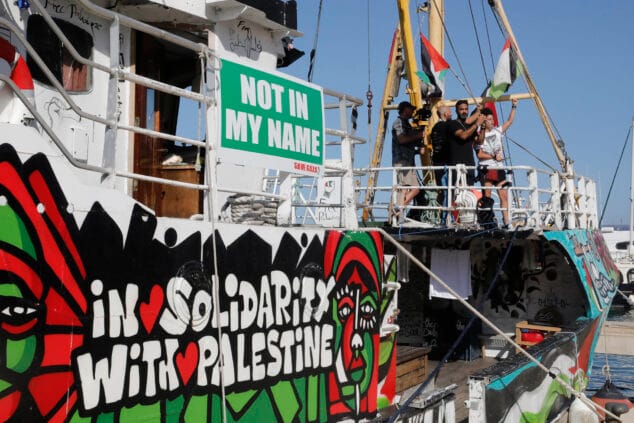 el handala llega al puerto de denia 36