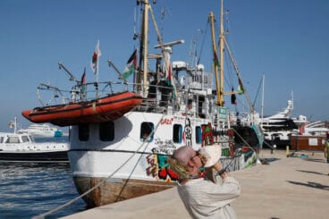 El Handala llega al puerto de Dénia 39