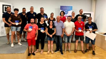 entrega de los distintivos del programa servicio responsable a los moros y cristianos de denia