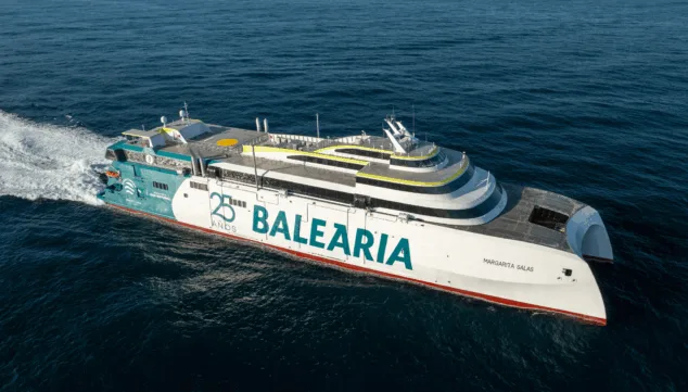 este fast ferry dispone de avances tecnologicos y en confortabilidad