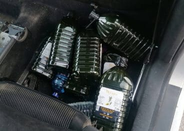 garrafas de aceite intervenidas por la policia local de denia