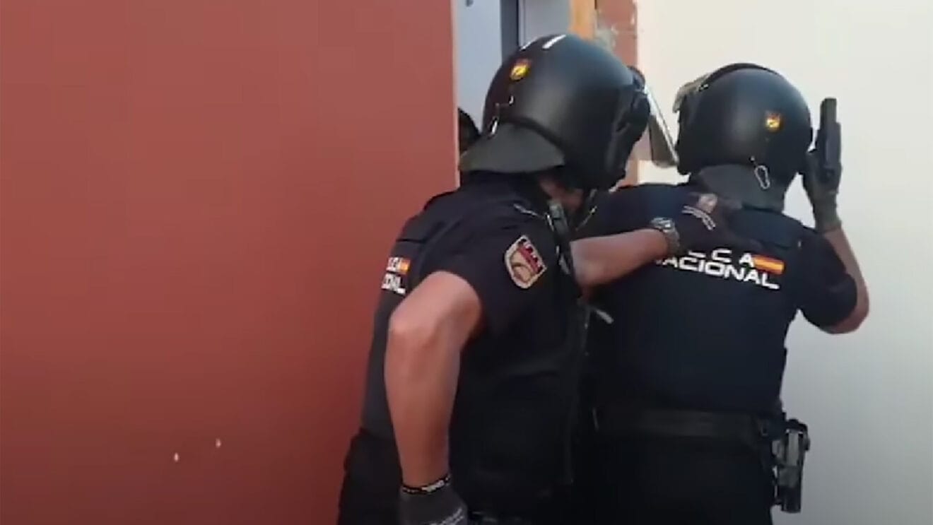 Policía Nacional en la detención.jpg dest