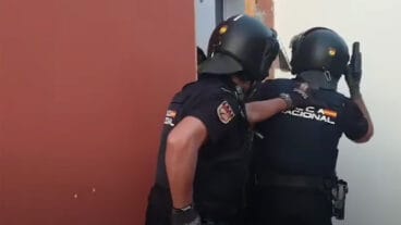 Policía Nacional en la detención.jpg dest