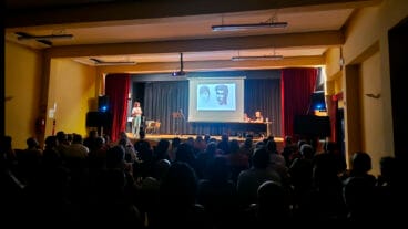 presentacion de la litografia del artista joan castejon denia en homenaje a la muntanya llarga de lliber