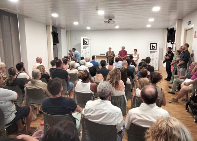 Imagen: Reunión del Ayuntamietno con los vecinos afectados