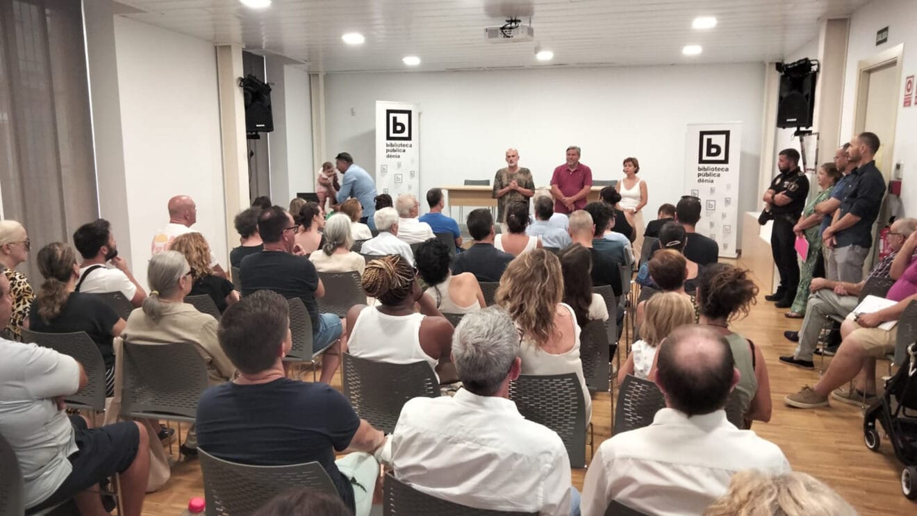 Reunión del Ayuntamietno con los vecinos afectados dest