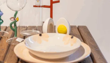 Sorprende a tus amigos con platos estampados y coloridos