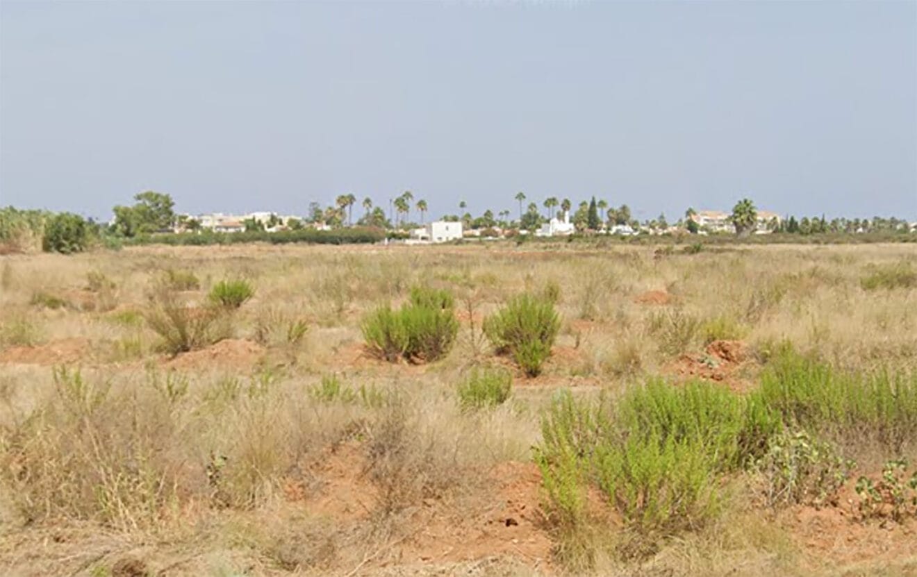 Terreno sin cultivar en Dénia. Google Maps.