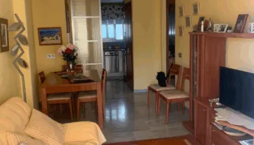 Acogedor salón con acceso a terraza
