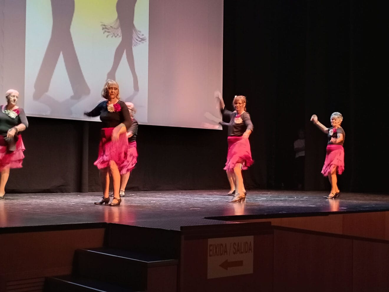 Baile en el fin de curso de las Aulas de la Tercera Edad