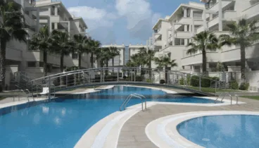 Bonito apartamento con piscina comunitaria