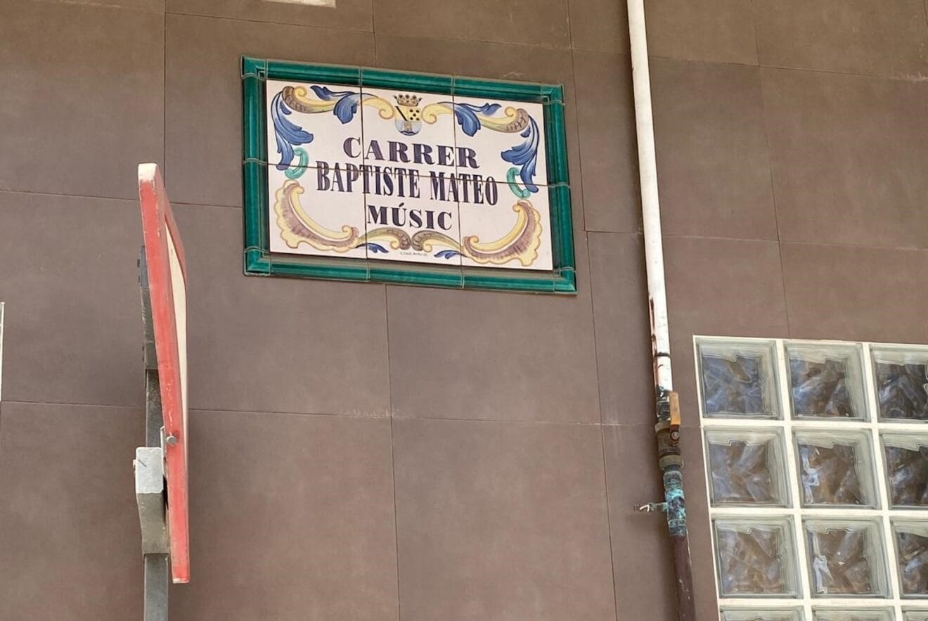 Calle en honor al músico en el barrio París Pedrera