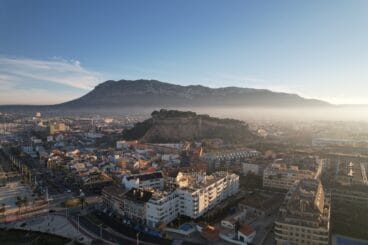 casco urbano de denia desde el aire