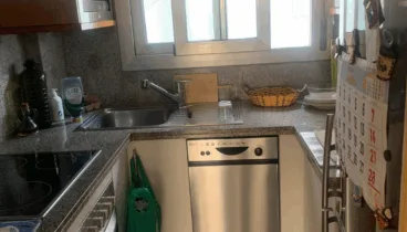 Cocina totalmente equipada en este acogedor apartamento en Dénia
