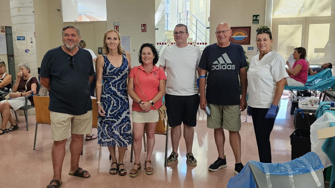 Concejales y el alcalde participan en la donación de sangre dest