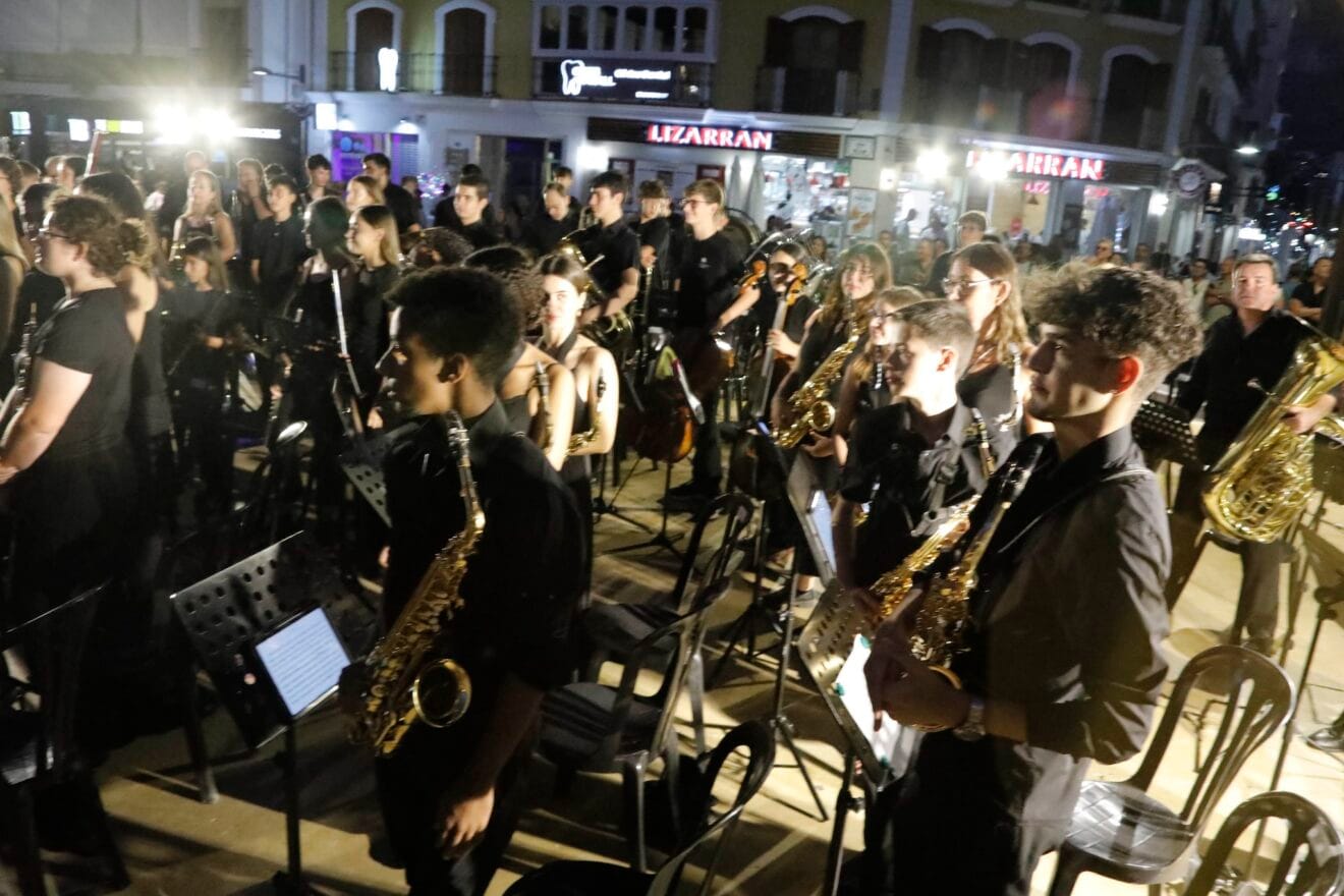 Concierto de la Agrupación Artística Musical por los Moros y Cristianos de Dénia 17