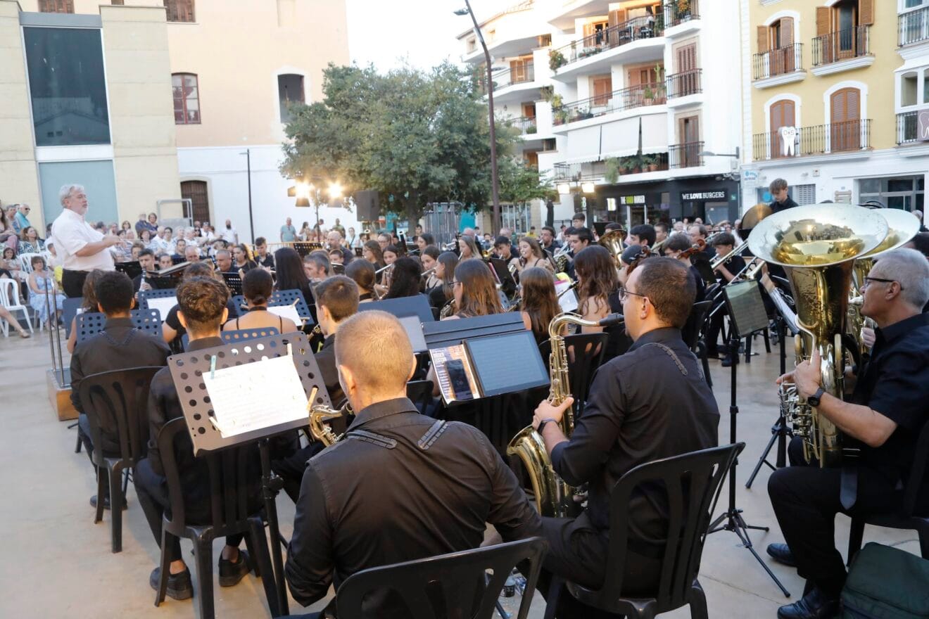 Concierto de la Agrupación Artística Musical por los Moros y Cristianos de Dénia 3