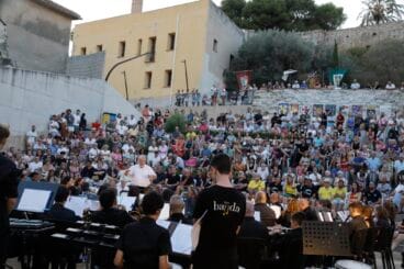 concierto de la agrupacion artistica musical por los moros y cristianos de denia 7
