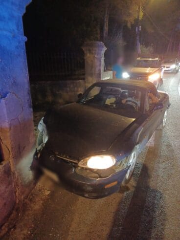 Conductor ebrio se estrella en Les Rotes