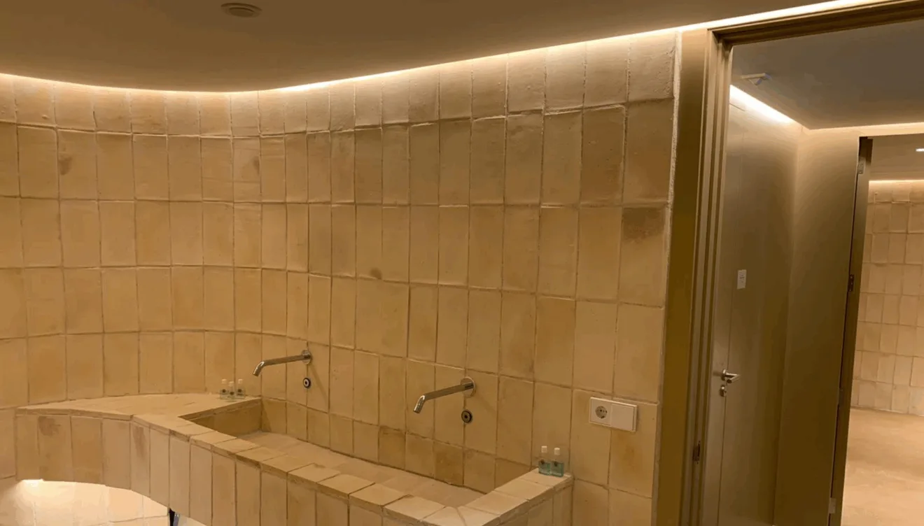 Dale un toque de iluminación a tu baño con luces LED