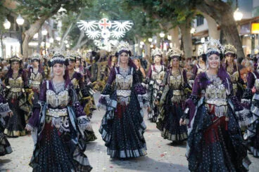 Desfile de gala de Moros y Cristianos de Dénia