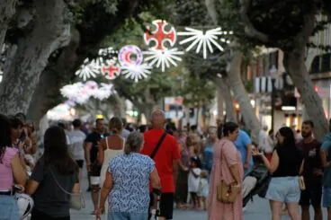 Desfile de Moros y Cristianos previo a la recepción cristiana de Dénia 1