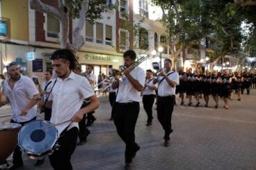 Desfile de Moros y Cristianos previo a la recepción cristiana de Dénia 12