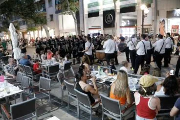 Desfile de Moros y Cristianos previo a la recepción cristiana de Dénia 14