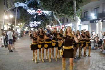 Desfile de Moros y Cristianos previo a la recepción cristiana de Dénia 19