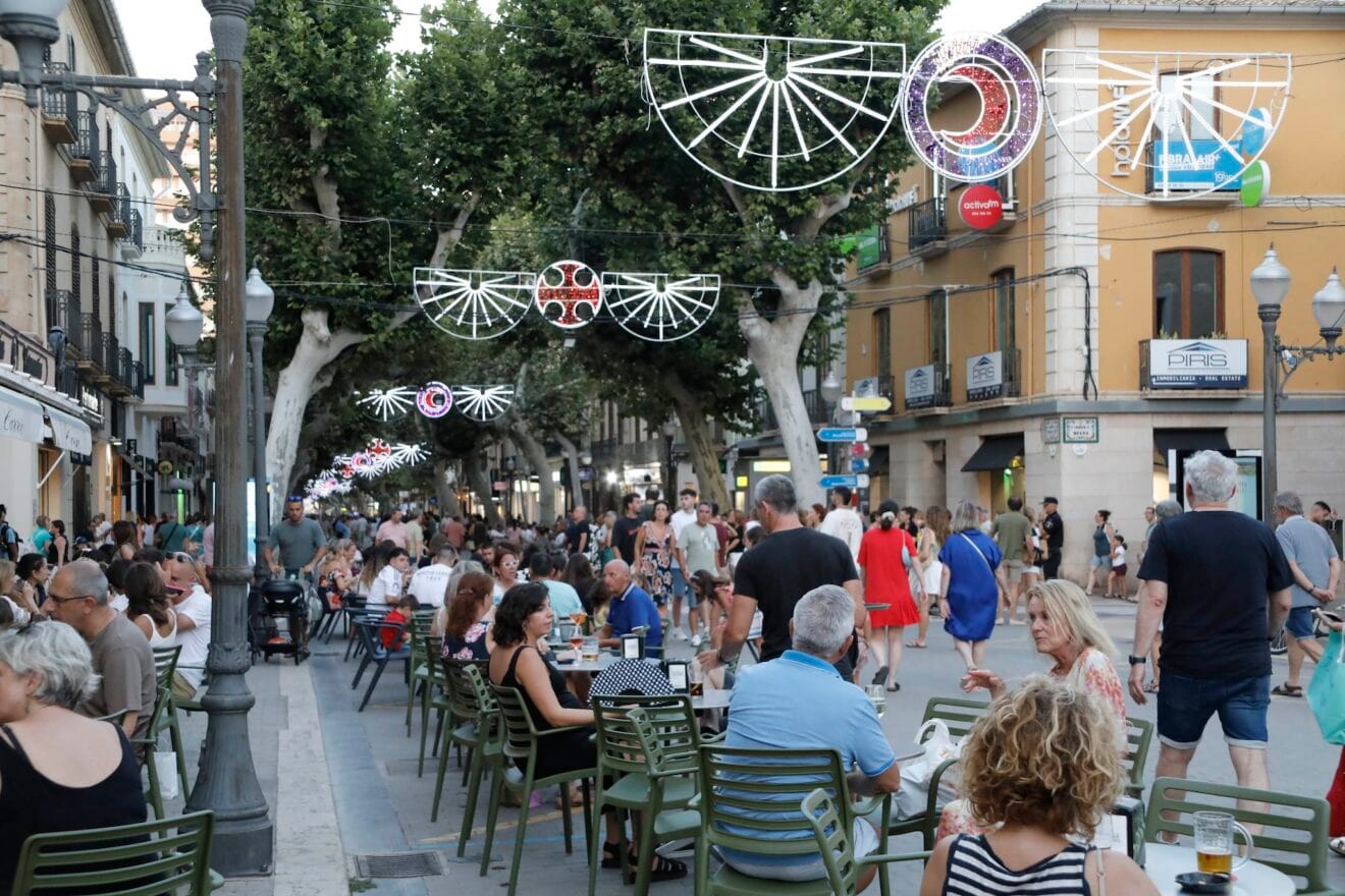 Desfile de Moros y Cristianos previo a la recepción cristiana de Dénia 2