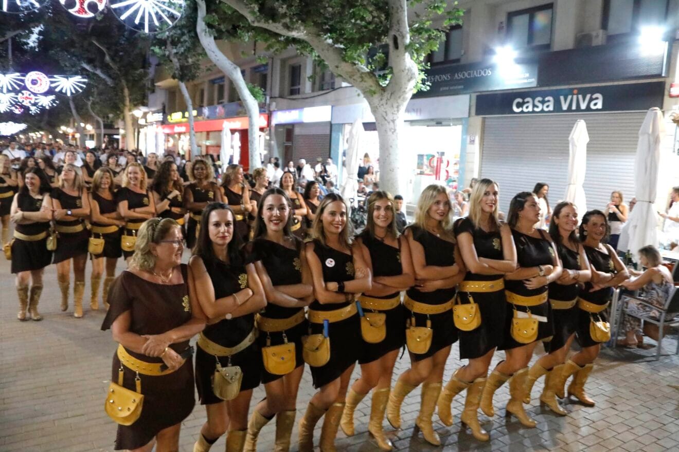 Desfile de Moros y Cristianos previo a la recepción cristiana de Dénia 20