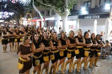 Desfile de Moros y Cristianos previo a la recepción cristiana de Dénia 20