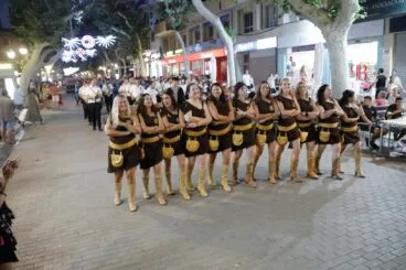 Desfile de Moros y Cristianos previo a la recepción cristiana de Dénia 22
