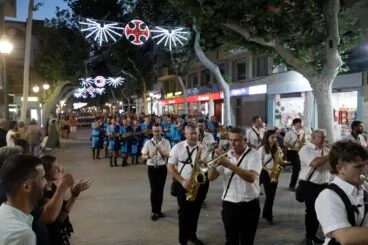 Desfile de Moros y Cristianos previo a la recepción cristiana de Dénia 23