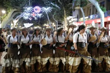 Desfile de Moros y Cristianos previo a la recepción cristiana de Dénia 30