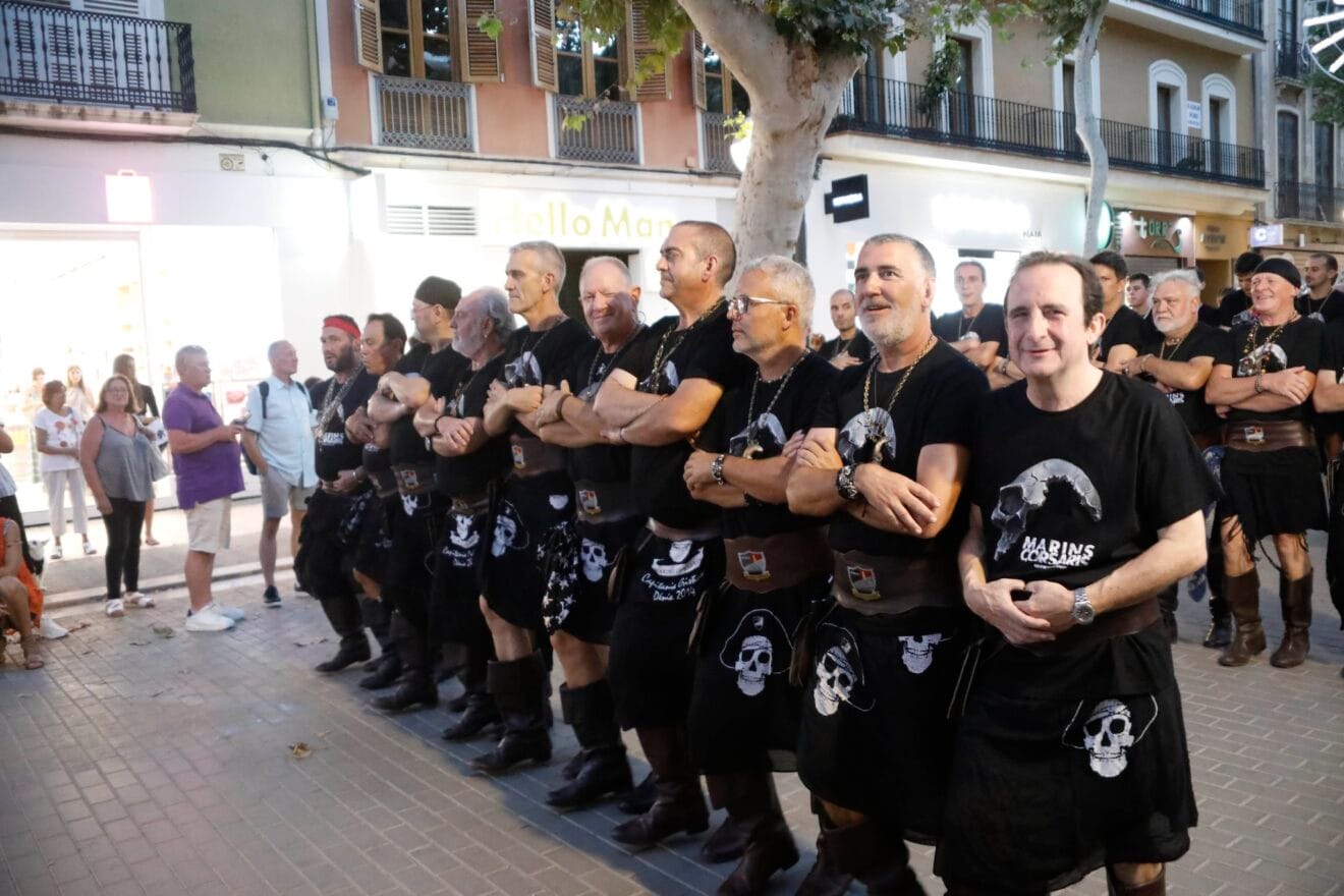 Desfile de Moros y Cristianos previo a la recepción cristiana de Dénia 4