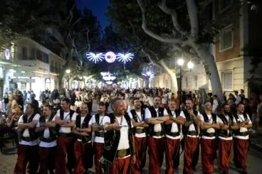 Desfile de Moros y Cristianos previo a la recepción cristiana de Dénia 51