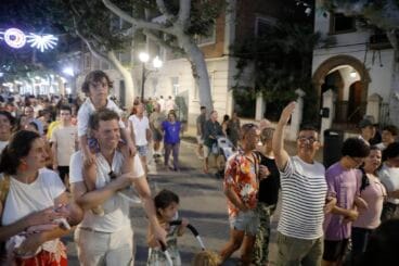 Desfile de Moros y Cristianos previo a la recepción cristiana de Dénia 57