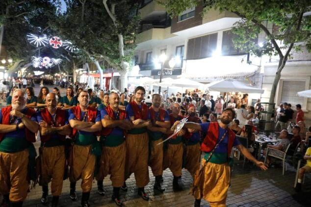 desfile de moros y cristianos previo a la recepcion mora de denia 26
